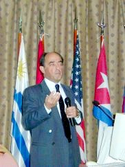 El Dr. Ricardo Herrero durante su intervenci&oacute;n.